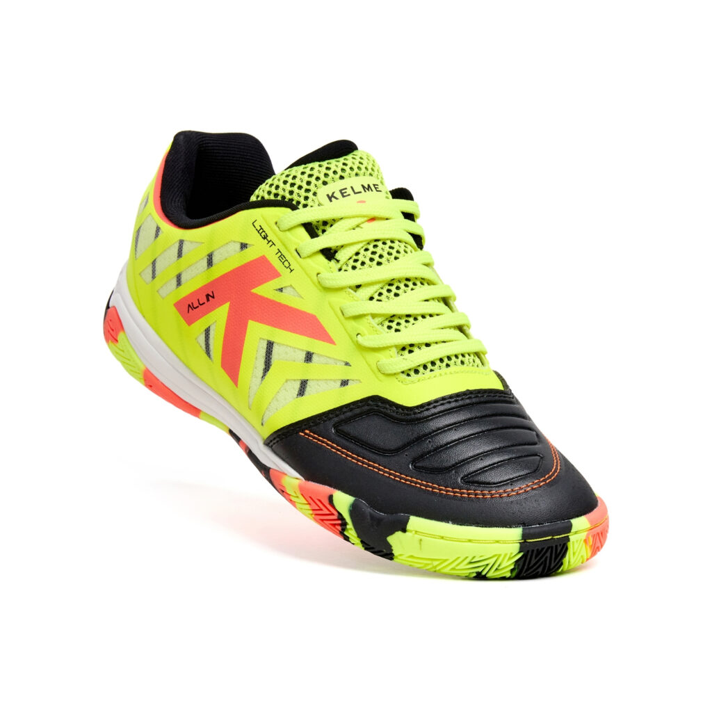 Zapatillas Futsal All In Negro y Lima Kelme